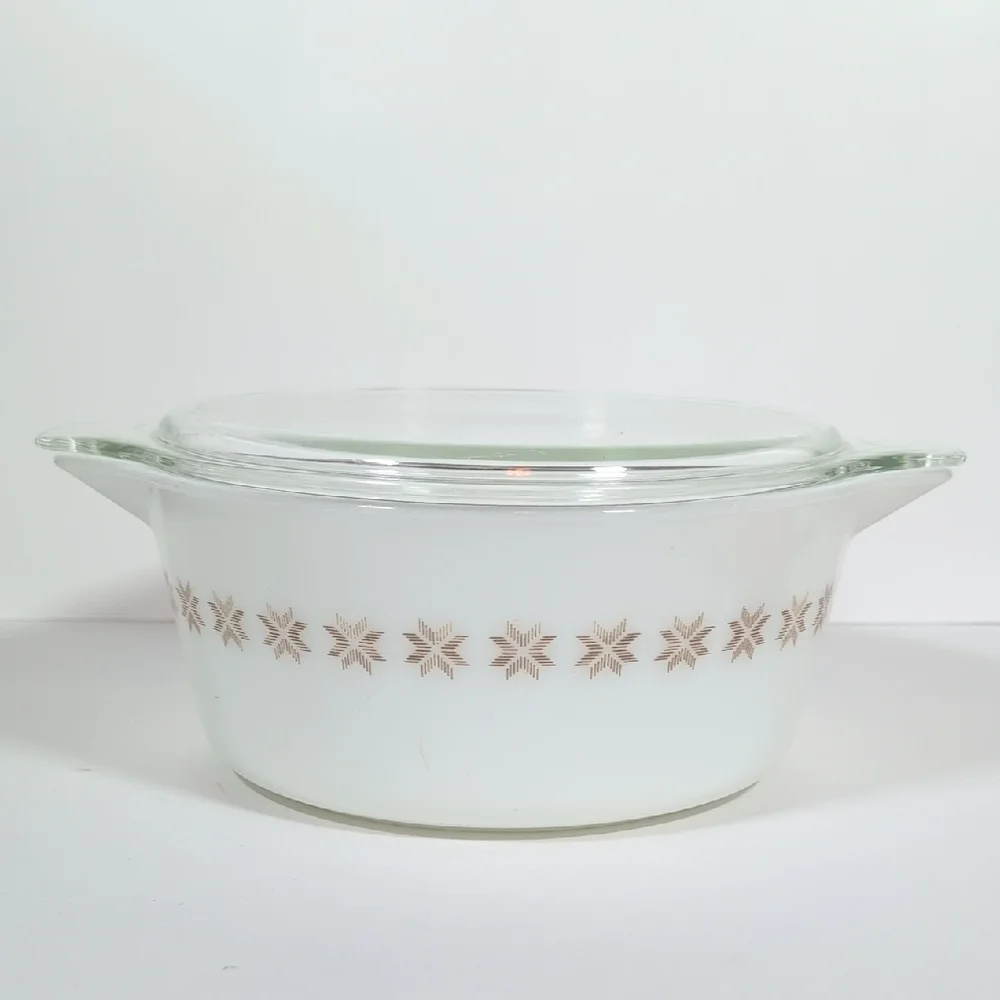 Pyrex Town and Country Star Pattern Casserole Dish with Lid